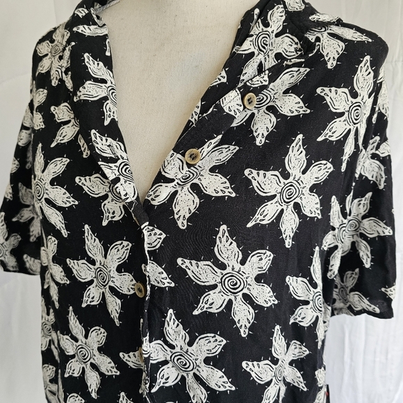 Quicksilver x Stranger Things Upside Down Button Up Top - Picture 4 of 11